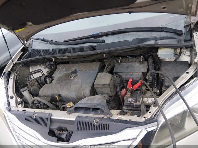 45238382 :رقم المزاد ، 5TDYK3DC9GS719340 vin ، 2016 Toyota Sienna Limited 7 Passenger مزاد بيع