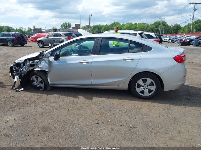 45238455 :رقم المزاد ، 1G1BC5SM8J7196140 vin ، 2018 Chevrolet Cruze Ls Auto مزاد بيع