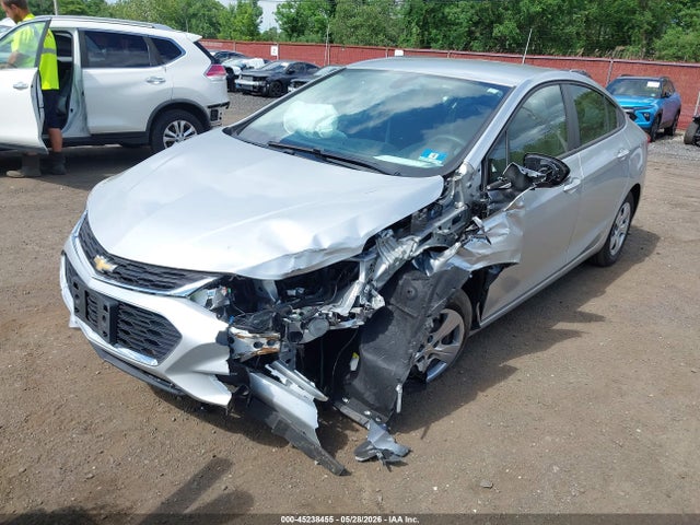 45238455 :رقم المزاد ، 1G1BC5SM8J7196140 vin ، 2018 Chevrolet Cruze Ls Auto مزاد بيع