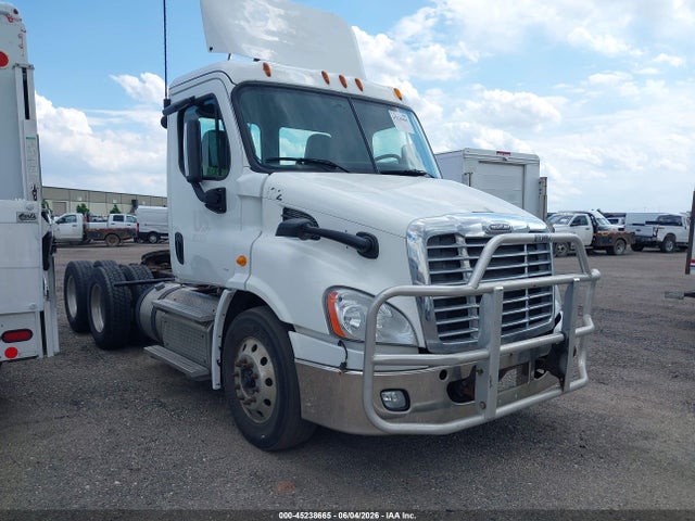 Auction sale of the 2015 Freightliner Cascadia 113, vin: 1FUJGBDV5FLBW4381, lot number: 45238665