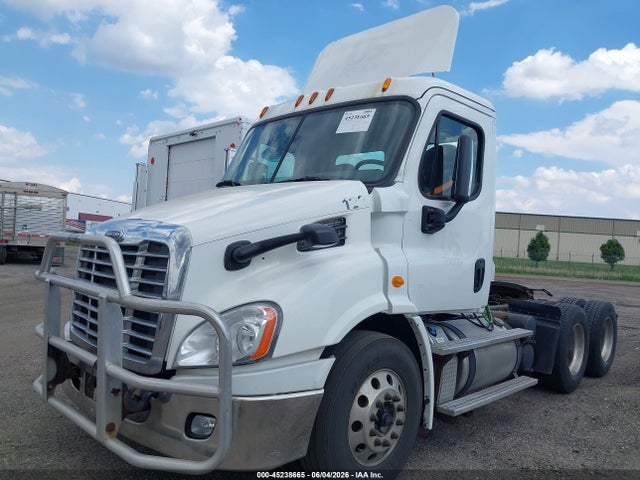 Auction sale of the 2015 Freightliner Cascadia 113, vin: 1FUJGBDV5FLBW4381, lot number: 45238665