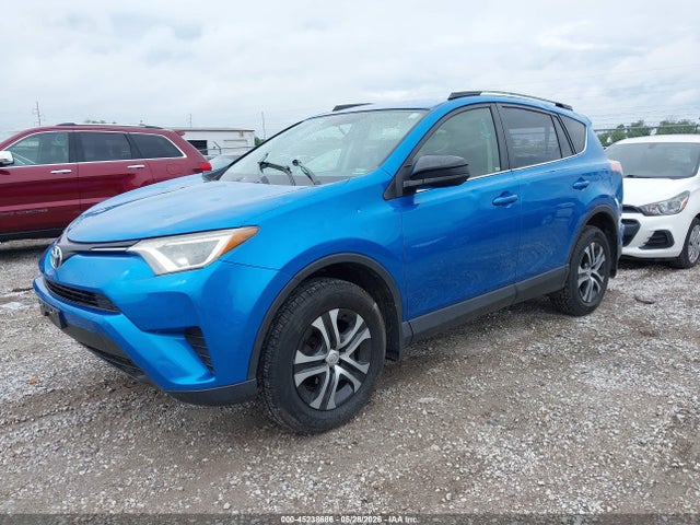 Toyota RAV4 LE 2016 JTMBFREV2GJ073746 Image 2