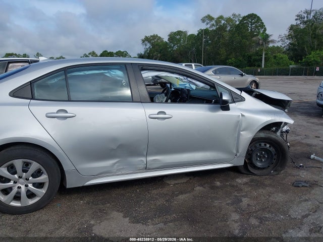 Продаж на аукціоні авто 2022 Toyota Corolla Le, vin: 5YFEPMAE7NP352153, номер лоту: 45238912