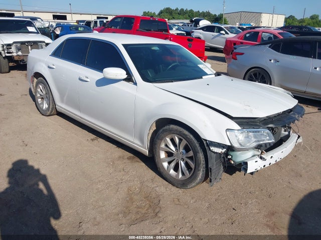 Продажа на аукционе авто 2015 Chrysler 300 Limited, vin: 2C3CCAAG8FH893842, номер лота: 45239356