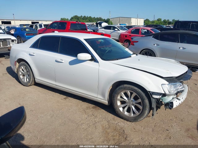 Продажа на аукционе авто 2015 Chrysler 300 Limited, vin: 2C3CCAAG8FH893842, номер лота: 45239356