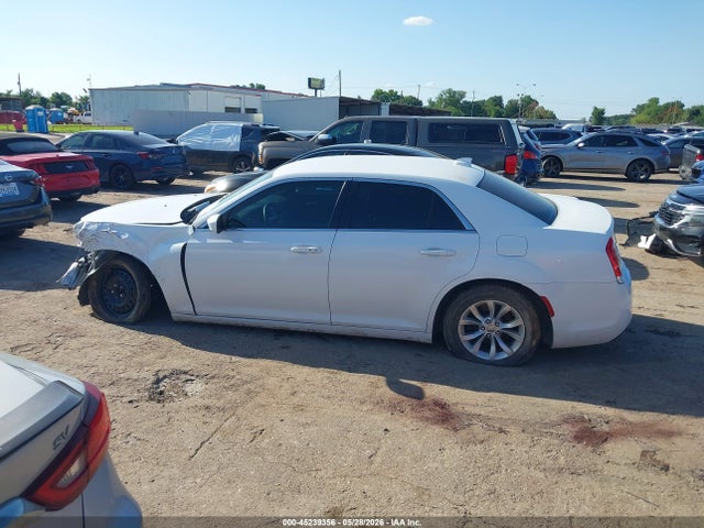 Продажа на аукционе авто 2015 Chrysler 300 Limited, vin: 2C3CCAAG8FH893842, номер лота: 45239356