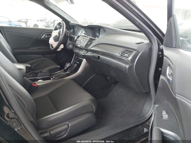 45239378 :رقم المزاد ، 1HGCR2F51HA188052 vin ، 2017 Honda Accord Sport مزاد بيع