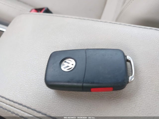 2014 Volkswagen Beetle 2.0l Tdi მანქანა იყიდება აუქციონზე, vin: 3VWJL7AT4EM600566, აუქციონის ნომერი: 45239423