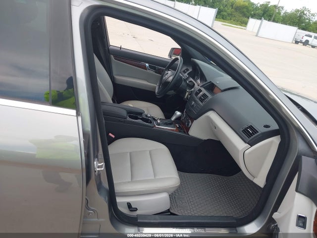 45239429 :رقم المزاد ، WDDGF5EB8BR138071 vin ، 2011 Mercedes-benz C 300 Luxury/sport مزاد بيع