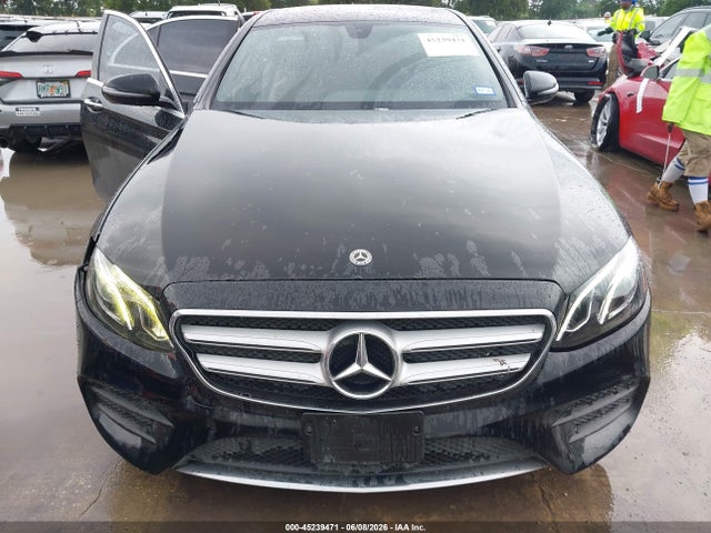 45239471 :رقم المزاد ، WDDZF4JB4JA310800 vin ، 2018 Mercedes-benz E 300 مزاد بيع
