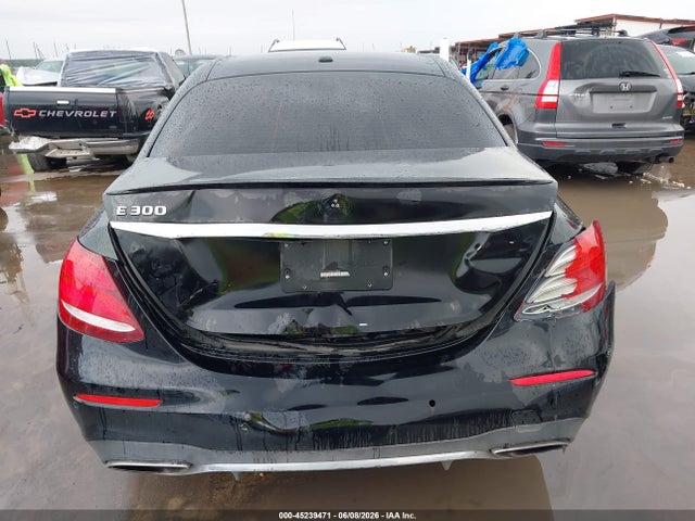 45239471 :رقم المزاد ، WDDZF4JB4JA310800 vin ، 2018 Mercedes-benz E 300 مزاد بيع