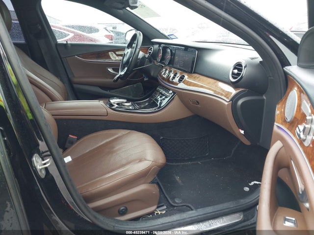 45239471 :رقم المزاد ، WDDZF4JB4JA310800 vin ، 2018 Mercedes-benz E 300 مزاد بيع