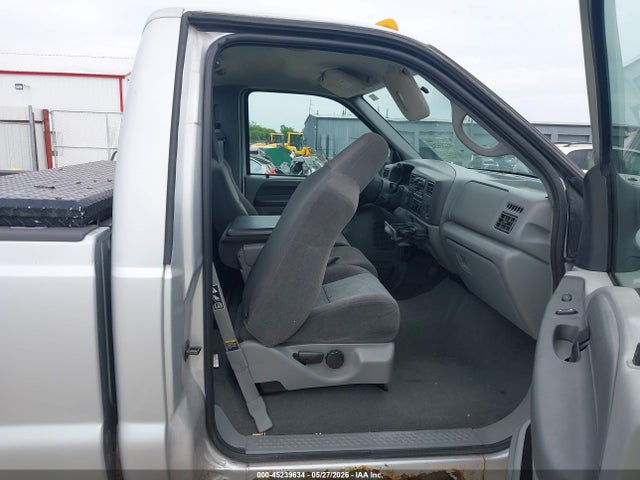 45239634 :رقم المزاد ، 1FTNF21S12EA78681 vin ، 2002 Ford F-250 Xl/xlt مزاد بيع
