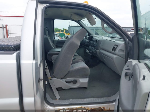 45239634 :رقم المزاد ، 1FTNF21S12EA78681 vin ، 2002 Ford F-250 Xl/xlt مزاد بيع