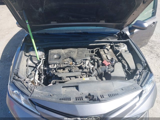 45239683 :رقم المزاد ، 4T1B11HK7JU007857 vin ، 2018 Toyota Camry Le مزاد بيع