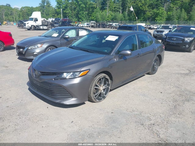 45239683 :رقم المزاد ، 4T1B11HK7JU007857 vin ، 2018 Toyota Camry Le مزاد بيع