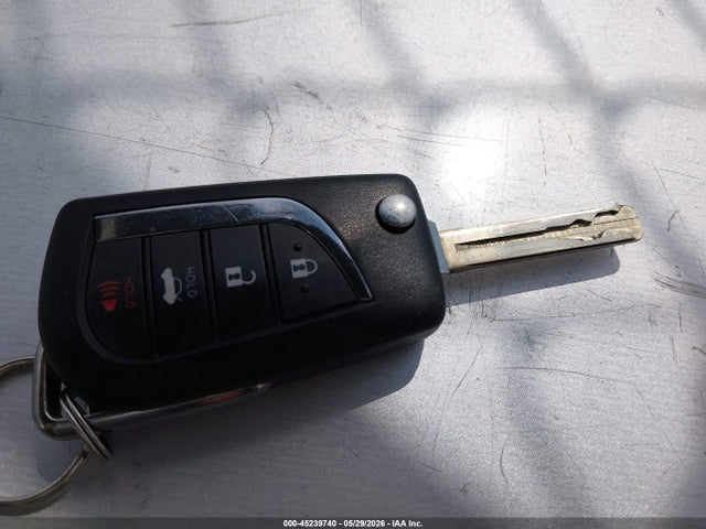 45239740 :رقم المزاد ، 4T1C11AK5LU955725 vin ، 2020 Toyota Camry Le مزاد بيع