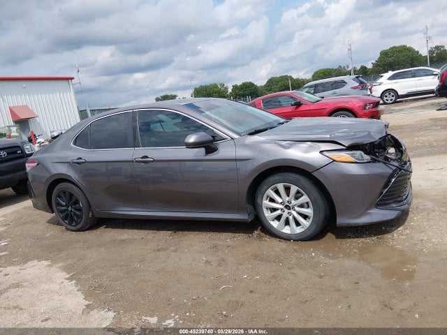 45239740 :رقم المزاد ، 4T1C11AK5LU955725 vin ، 2020 Toyota Camry Le مزاد بيع