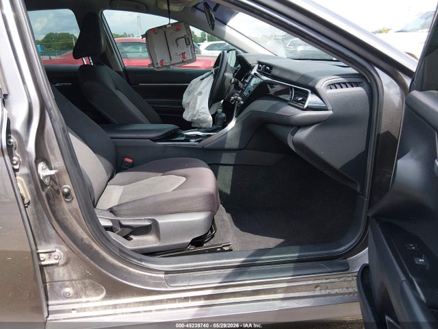 45239740 :رقم المزاد ، 4T1C11AK5LU955725 vin ، 2020 Toyota Camry Le مزاد بيع
