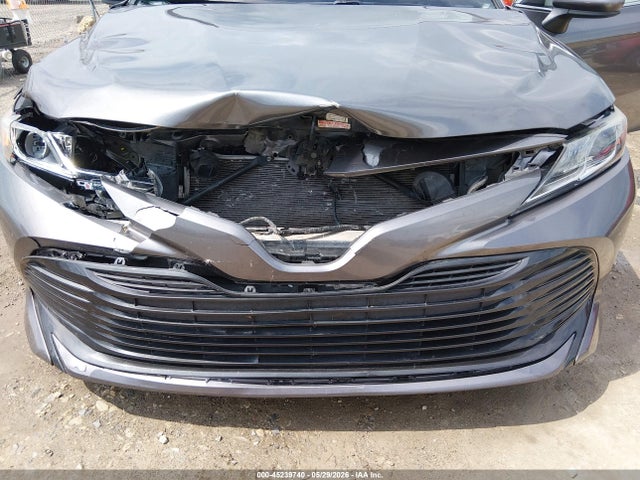 45239740 :رقم المزاد ، 4T1C11AK5LU955725 vin ، 2020 Toyota Camry Le مزاد بيع