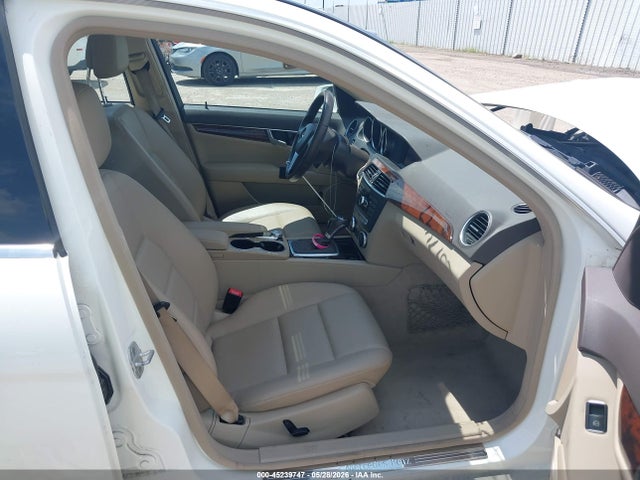 45239747 :رقم المزاد ، WDDGF4HB2EG255327 vin ، 2014 Mercedes-benz C 250 Sport مزاد بيع