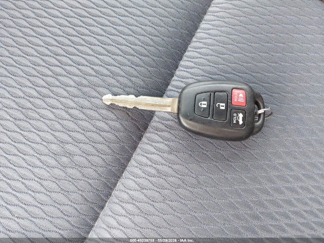 45239785 :رقم المزاد ، 5YFBURHE9HP580710 vin ، 2017 Toyota Corolla Le مزاد بيع