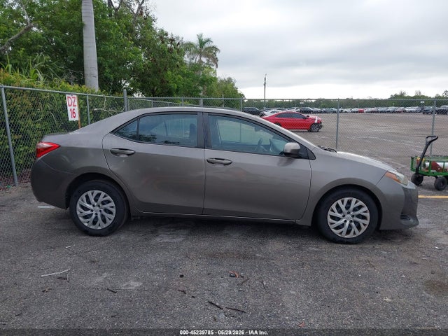 45239785 :رقم المزاد ، 5YFBURHE9HP580710 vin ، 2017 Toyota Corolla Le مزاد بيع
