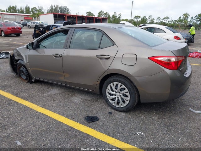 45239785 :رقم المزاد ، 5YFBURHE9HP580710 vin ، 2017 Toyota Corolla Le مزاد بيع