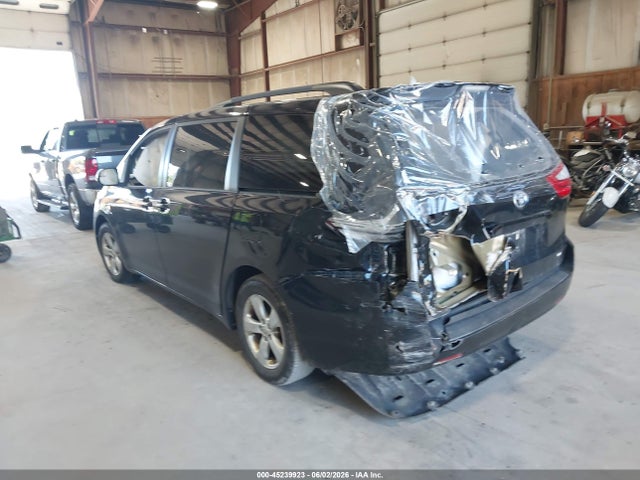 45239923 :رقم المزاد ، 5TDKK3DC4FS640209 vin ، 2015 Toyota Sienna Le 8 Passenger مزاد بيع
