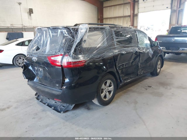 45239923 :رقم المزاد ، 5TDKK3DC4FS640209 vin ، 2015 Toyota Sienna Le 8 Passenger مزاد بيع