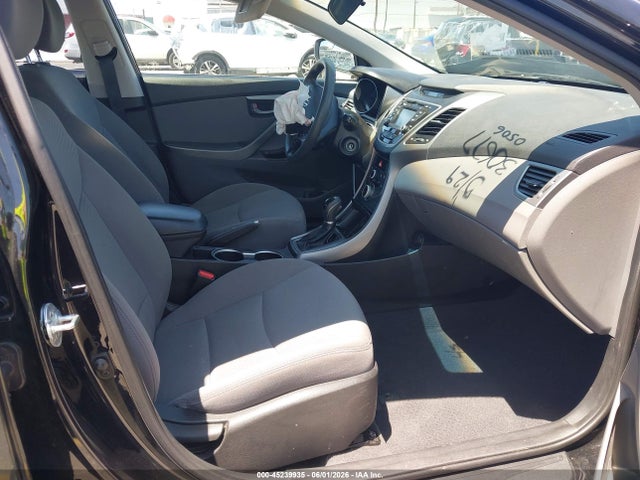 5NPDH4AE8FH620506 Hyundai ELANTRA SE
