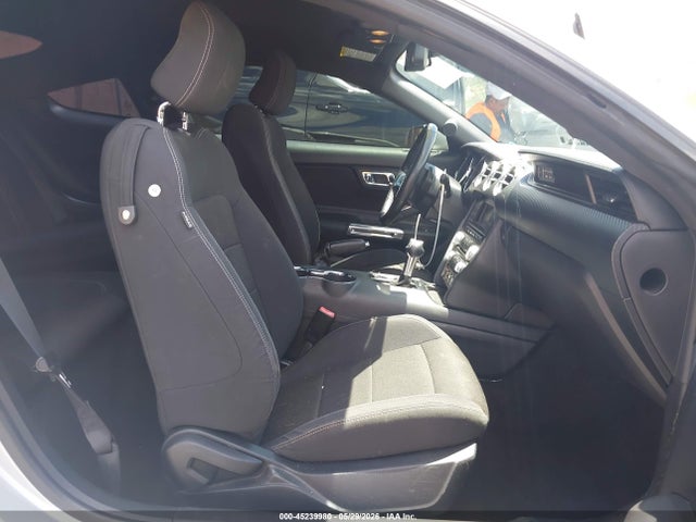 1FA6P8AM6H5333815 Ford Mustang V6