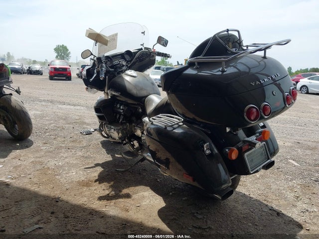 45240009 :رقم المزاد ، 1HFSC4105YA101326 vin ، 2000 Honda Gl1500 Cf مزاد بيع