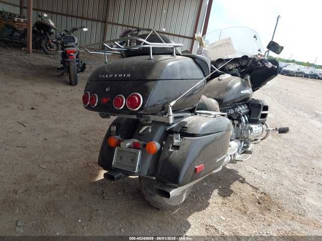 45240009 :رقم المزاد ، 1HFSC4105YA101326 vin ، 2000 Honda Gl1500 Cf مزاد بيع