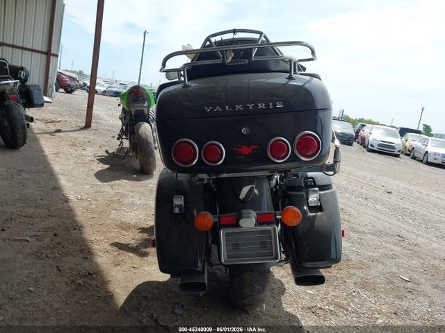 45240009 :رقم المزاد ، 1HFSC4105YA101326 vin ، 2000 Honda Gl1500 Cf مزاد بيع