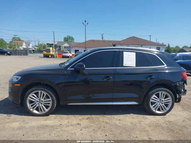 45240053 :رقم المزاد ، WA1BNAFY5J2015249 vin ، 2018 Audi Q5 2.0t Premium/2.0t Tech Premium مزاد بيع