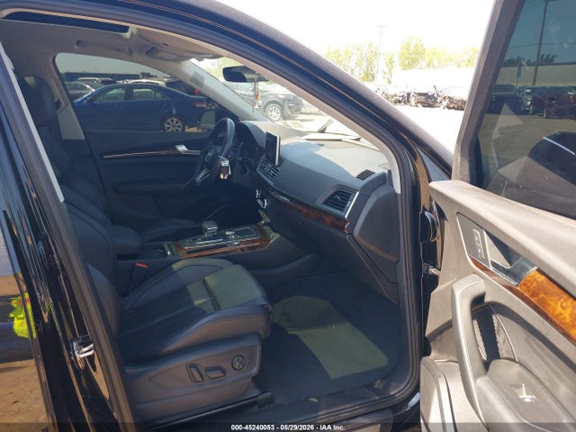 45240053 :رقم المزاد ، WA1BNAFY5J2015249 vin ، 2018 Audi Q5 2.0t Premium/2.0t Tech Premium مزاد بيع