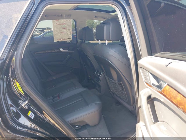 45240053 :رقم المزاد ، WA1BNAFY5J2015249 vin ، 2018 Audi Q5 2.0t Premium/2.0t Tech Premium مزاد بيع