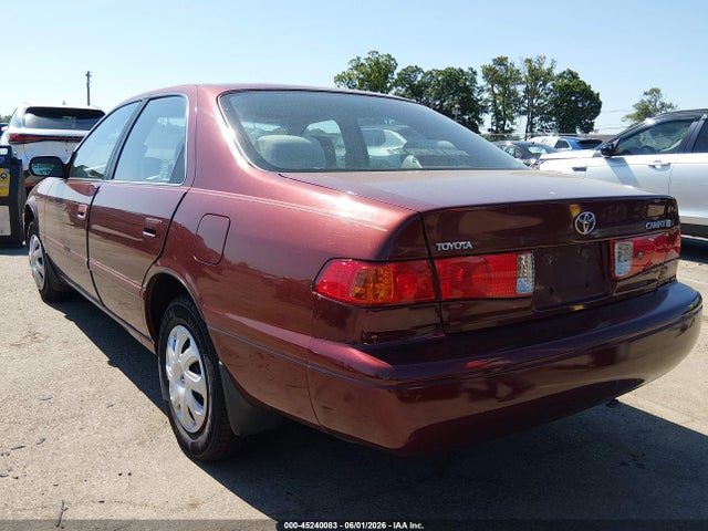 45240083 :رقم المزاد ، 4T1BG22K1YU695300 vin ، 2000 Toyota Camry Ce مزاد بيع
