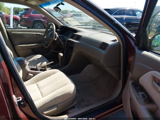 45240083 :رقم المزاد ، 4T1BG22K1YU695300 vin ، 2000 Toyota Camry Ce مزاد بيع