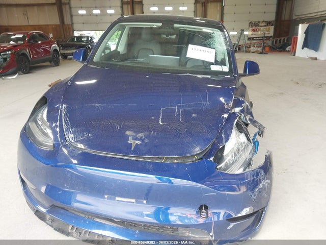 2022 Tesla Model Y Long Range Dual Motor All-wheel Drive მანქანა იყიდება აუქციონზე, vin: 7SAYGDEE9NF442605, აუქციონის ნომერი: 45240382