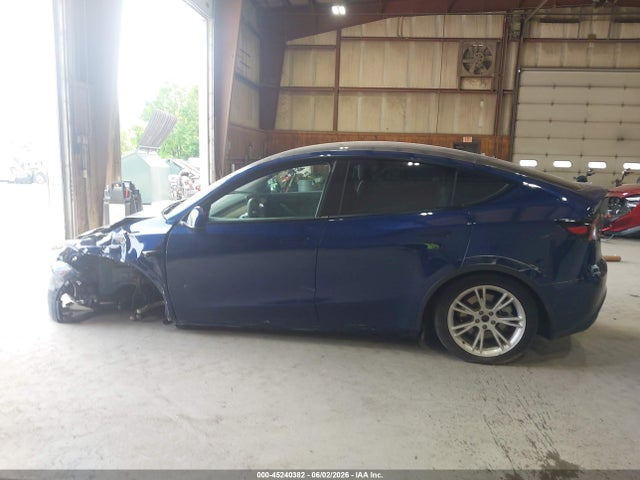 2022 Tesla Model Y Long Range Dual Motor All-wheel Drive მანქანა იყიდება აუქციონზე, vin: 7SAYGDEE9NF442605, აუქციონის ნომერი: 45240382