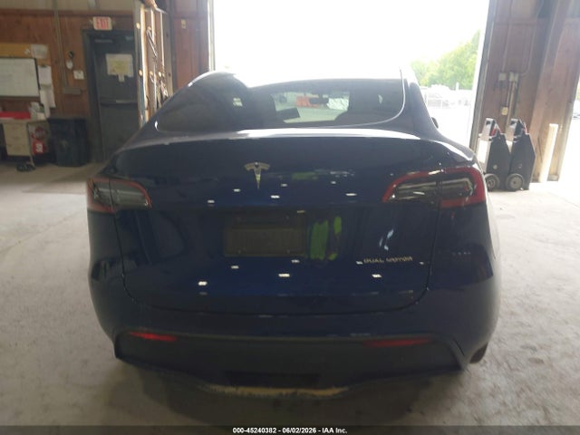 2022 Tesla Model Y Long Range Dual Motor All-wheel Drive მანქანა იყიდება აუქციონზე, vin: 7SAYGDEE9NF442605, აუქციონის ნომერი: 45240382
