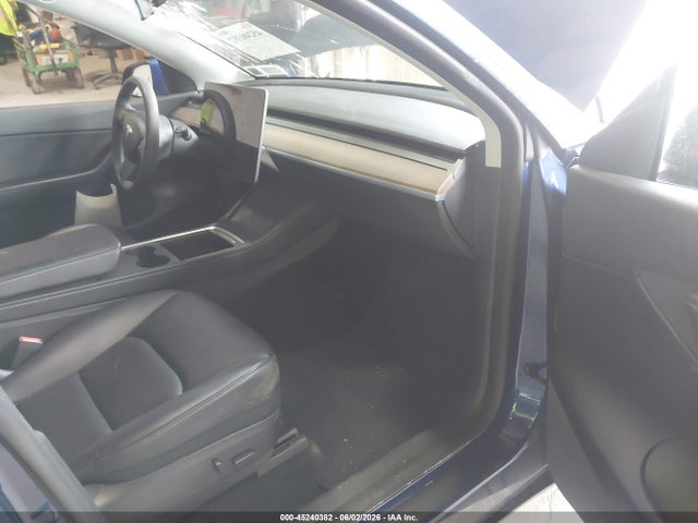 2022 Tesla Model Y Long Range Dual Motor All-wheel Drive მანქანა იყიდება აუქციონზე, vin: 7SAYGDEE9NF442605, აუქციონის ნომერი: 45240382