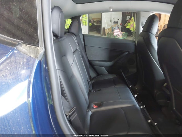 2022 Tesla Model Y Long Range Dual Motor All-wheel Drive მანქანა იყიდება აუქციონზე, vin: 7SAYGDEE9NF442605, აუქციონის ნომერი: 45240382