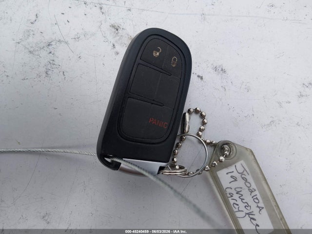 45240459 :رقم المزاد ، 1C4PJMLB4KD402728 vin ، 2019 Jeep Cherokee Latitude Plus 4x4 مزاد بيع