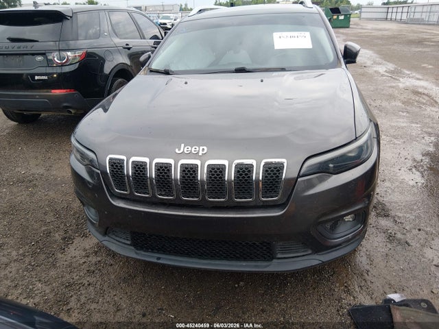 45240459 :رقم المزاد ، 1C4PJMLB4KD402728 vin ، 2019 Jeep Cherokee Latitude Plus 4x4 مزاد بيع