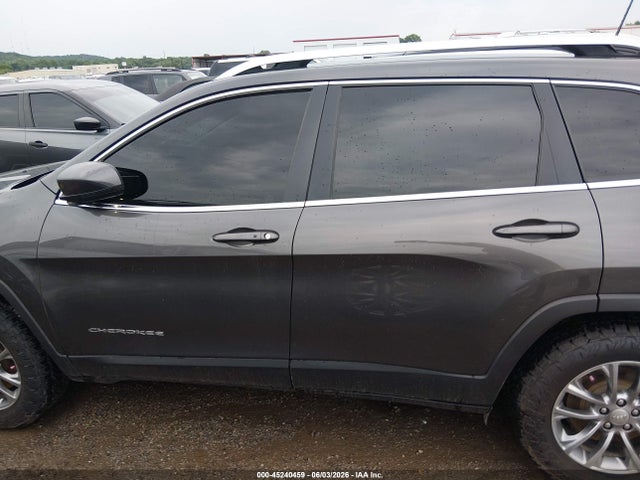 45240459 :رقم المزاد ، 1C4PJMLB4KD402728 vin ، 2019 Jeep Cherokee Latitude Plus 4x4 مزاد بيع