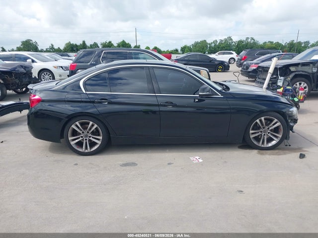 45240521 :رقم المزاد ، WBA8B9G55JNU58024 vin ، 2018 Bmw 330i مزاد بيع