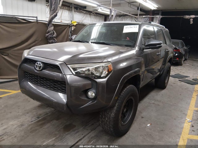 Toyota 4runner Sr5 Premium 2019 JTEBU5JRXK5633677 Image 2
